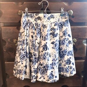 H&M Coral Blue Skirt with side pockets!